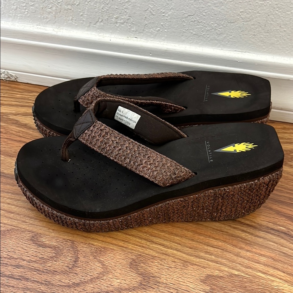 Volatile wedge Black and Brown Women's Sandals Sz 9
